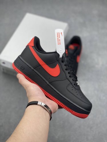 独家实拍nike Air Force 1‘07 原楦头原纸板 打造纯正低帮空军版型专注外贸渠道 全掌内置蜂窝气垫 原盒配件 原厂中底钢印、拉帮完美 官方货号:F