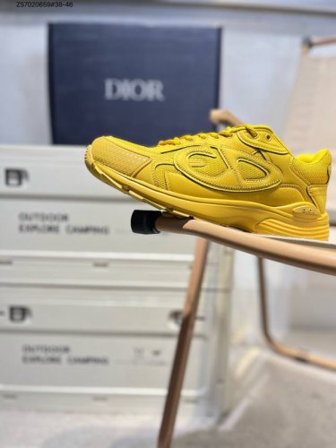 dior 迪奥最新配色老爹运动鞋 全新B30运动鞋 顺应复古市场的趋势的 Dad Shoes风格鞋款鞋舌上的Dior标志 也注明了这双鞋是B30的型号！B30运