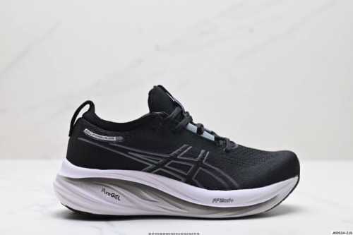 公司级Asics 亚瑟士Gel-Nimbus 26稳定跑鞋鞋面采用双层提花网面设计，提高包裹性和透气性，后跟搭载稳定系统科技T-Gel提升整体支撑力和结构感，减