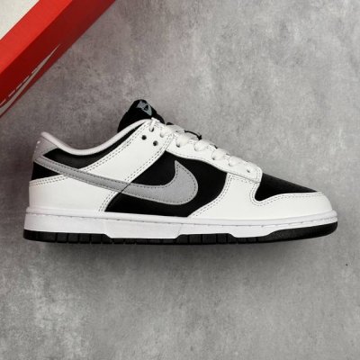 本地220 核心私 nike Dunk Low “Reverse Panda” 反转黑白2.0 复古低帮休闲运动滑板鞋 配色方面彻头彻尾将「熊猫 Dunk」进行