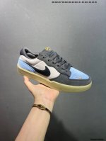 nike Sb Force 58 百搭单品 是一款将前沿创新带入街头的单品，它具有硫化杯底，具有出色的耐用性和灵活性。使用帆布和绒面革，在饰面上放置通风口，它自