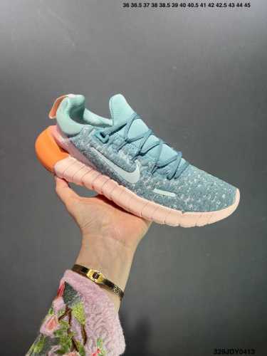 Nike Free Rn 5.0 Next Nature 5.0 赤足跑鞋 环保系列针织轻便透跑步鞋可缔造袜子般的贴合感受和轻盈脚感，助你在跑步、训练和日常活动