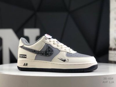 公司级带半码 耐克 Nike Air Force 7 空军一号低帮百搭休闲运动板鞋。柔软、弹性十足的缓震性能和出色的中底设计，横跨复古与现代的外型结合，造就出风
