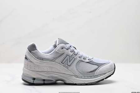公司级new Balance 2002R 复古单品 热门复古鞋型new Balance 2002R，近日又曝出一款全新配色并释出官图。整双鞋采用棕色和米色主打， - 点击图像关闭