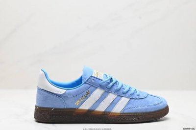 真标adidas Handball Spezial 阿迪达斯经典款 复古休闲板鞋 全鞋采用反毛皮制作 牛筋耐磨大底 承载青春情怀的板鞋 经典三条杠装饰鞋侧 品牌