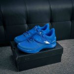 核心私 under Armour Curry Fox 1 库里 福克斯 狐狸一代低帮篮球鞋 轻盈的纺织鞋面 舒适耐穿且富有支撑力 有助于提高舒适性与贴合度 橡胶