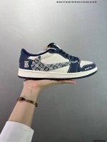 公司级Fragment X Travis Scott X Dior Air Jordan 1 Low 三方联名倒钩 全新的三方联名低帮倒钩鞋面延续了黑脚趾设计，