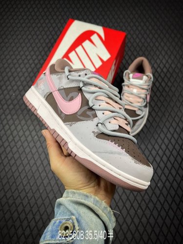 B Nike Dunk Low 考拉派对 粉梦副歌 甜酷辣妹 解构低帮休闲板鞋 Fz361 8 #配色灵感来源于粉色梦境，粉棕色风格为底，涂鸦点缀，加解构双鞋带
