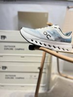 on昂跑 全新综合体能训练运动鞋Cloud X 舒适乐趣跑，缓震、轻量 On昂跑 Cloudsurfer上演中底“变形计” ，打破传统格局缔造柔软脚感。 On昂
