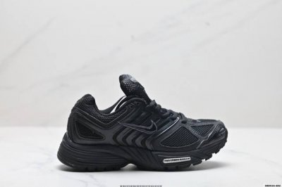 真标Nike Air Pegasus 2005 Sp耐克新款休闲跑鞋 鞋身整体均采用皮革 网布打造 整体质感十分高级 风格也是相对百搭 鞋舌部分的3M反光材质