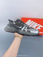 nike 耐克 V2K Run 减震防滑 复古低帮运动跑步鞋 超火复古跑鞋 采用太空革组合呼吸网眼布鞋面材质 搭载正确4层组合底模 size 如图 编码 K17