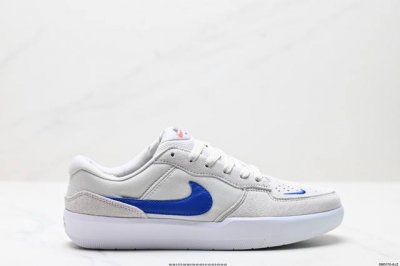 真标耐克Nike Sb Force 58低帮休闲板鞋 是一款将前沿创新带入街头的单品 它具有硫化杯底 具有出色的耐用性和灵活性 使用帆布和绒面革 在饰面上放置通