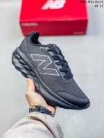 新百伦New Balance Nb Fresh Foam 520 舒适跑鞋凭借Fresh Foam More New Balance将其标志性的性能技术应用到