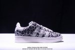 Adidas Originals Campus 00S 学院系列 面包风经典复古低帮百搭休闲运动板鞋这次 Adidas Originals 选择了以经典复古鞋型