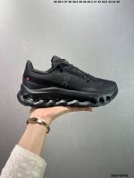 公司级新一代跑练结合多功能训练鞋Cloud X3，延续轻量脚感且灵活反馈的同时，提高贴合度和透气性;沿袭On的专业跑鞋科技，升级贴合度，搭载星形系带系统，三层网