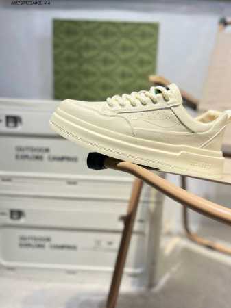 Gucci 古驰顶级进口材料 极为亲肤舒适 摸上去非常的细腻 版型上很正 进口牛皮+真皮内里+几何构图案 奢华生动 图案透气不闷热 更为牢固耐穿 色彩更为鲜艳绚 - 点击图像关闭