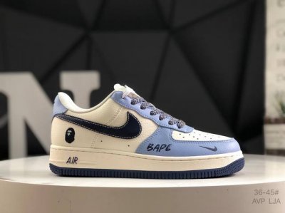 公司级带半码 耐克 Nike Air Force 7 空军一号低帮百搭休闲运动板鞋。柔软、弹性十足的缓震性能和出色的中底设计，横跨复古与现代的外型结合，造就出风