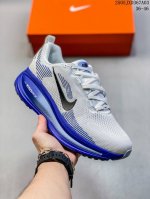 公司级Nike Vomero 18 耐克 舒适减震防滑 低帮跑步鞋 全掌Reactx泡绵中底 前掌和后跟还配备了Air Zoom气垫单元 据说跑起来更快更舒适哦