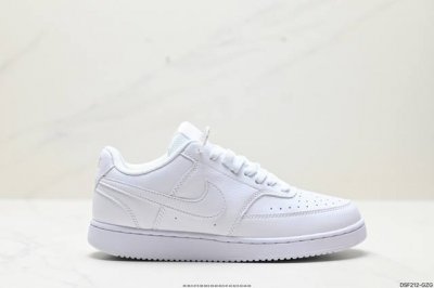 真标nike Court Vision Low 低帮百搭透气休闲运动板鞋，经典耐用的设计，兼顾舒适脚感和出众风范，演绎匠心之作。结构性的支撑贴合感结合复古篮球设