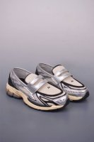 new Balance1906R乐福鞋 便捷穿脱设计一脚蹬 公司级版本 采用的是1906鞋底鞋型和乐福的拼接 既有1906的舒适脚感和有运动感的线条 上半部分又