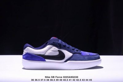 真标耐克Nike Sb Force 58低帮休闲板鞋 是一款将前沿创新带入街头的单品 它具有硫化杯底 具有出色的耐用性和灵活性 使用帆布和绒面革 在饰面上放置通
