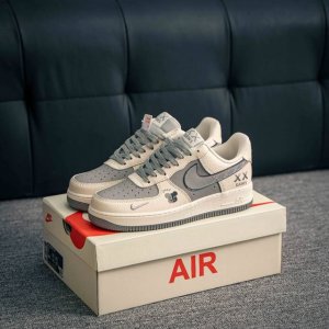 核心私 Air Force 1 原装级别 原楦头原纸板 打造纯正空军版型专注外贸渠道 全掌内置蜂窝气垫 原盒配件 原厂中底钢印、拉帮完美 货号：Kk1988 0