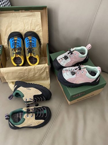 原图直出 这双KEEN 登山鞋真的是超级舒适鞋底防滑耐磨而且超级轻便更加值得推荐的是它百搭不分场合的百搭不管日常户外运动都能搭配