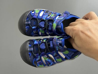 海外版 Keen 科恩溯溪两穿儿童凉鞋 Size：26-37码 海外代购版 这鞋型太好看啦丑萌丑萌感 魔术贴松紧带设计，方便调节 溯溪两穿橡胶耐磨大底，抓地力超