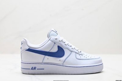 真标耐克Nike Air Force 1’07 Lx空军一号低帮百搭休闲运动板鞋。柔软、弹性十足的缓震性能和出色的中底设计，横跨复古与现代的外型结合，造就出风靡