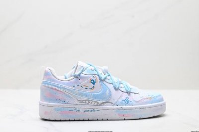 公司级Nike Court Vision Lo Diy 定制 低帮百搭 透气休闲运动板鞋 兼顾舒适脚感和出众风范 演绎匠心之作 结构性的支撑贴合感结合复古篮球设