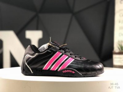 180 adidas Original Taekwondo 黑色 此款以简约大方的造型设计，给人以随性休闲的时尚格调，穿着舒适轻便，运动灵活自如，满足日常个性穿