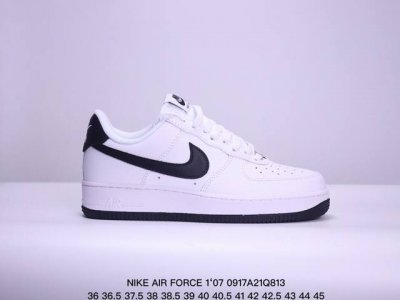 公司级耐克nike Air Force 7 空军一号低帮百搭休闲运动板鞋。柔软、弹性十足的缓震性能和出色的中底设计，横跨复古与现代的外型结合，造就出风靡全球三十