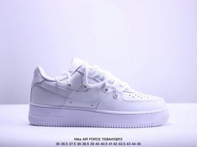 公司级耐克Nike AIR FORCE 7 空军一号低帮百搭休闲运动板鞋。柔软、弹性十足的缓震性能和出色的中底设计，横跨复古与现代的外型结合，造就出风靡全球三十