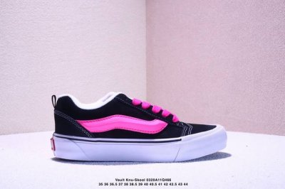 140 Vault Knu-Skool Vr3肥胖版黑芭比粉色面包鞋翻毛皮低帮男女板鞋坎普尔·茱利安系列低帮复古硫化休闲运动板鞋“肥胖版大Logo”。要说整个2