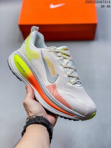 nike Vomero 18 耐克 舒适减震防滑 低帮跑步鞋 全掌Reactx泡绵中底 前掌和后跟还配备了Air Zoom气垫单元 据说跑起来更快更舒适哦 这次