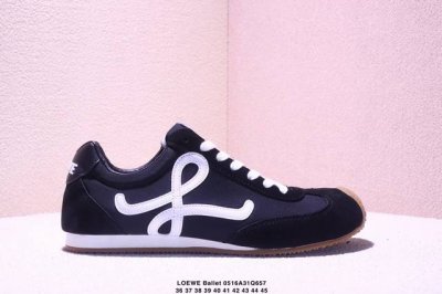loewe罗意威 Ballet Runner 2.0小牛皮 圆头系带 低帮 生活休闲鞋 罗意威全新版大头运动鞋Ballet Runner2.0 以其独特的设计和