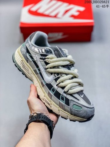 公司级 nike p-6000 复古技科个性运动老爹鞋 该鞋款鞋采面用纵横交错的覆面 重现 2000 年代鞋跑风格 同时搭配震缓鞋垫 带来舒的适步履体验 Nik