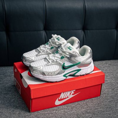 核心私 nike V5 Rnr 千禧年经典复古跑鞋 #搭载泡绵中底厚实而轻盈匠心细节巧搭立体耐克勾标志焕新演绎复古 货号 Hj5228 100 尺码 39 40