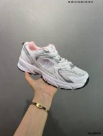 新百伦 Nb530 New Balance 530 复跑古鞋Nb530这鞋双确实是Nb家经复典古款式之一 以全科新技诠释 成打功造530鞋款 鞋面保在持530基