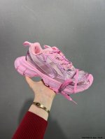 公司级Balenciaga 巴黎世家 采用环保再生超纤革与网眼织物鞋面材质 原鞋一致重度做旧效果 ，全原装Eva环保去臭环型鞋垫，全新开发5层私模,搭载轻量发泡