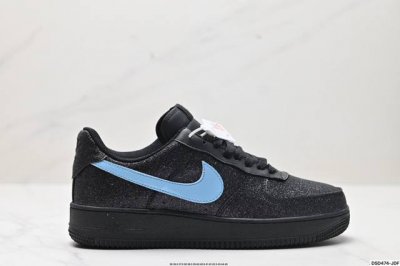 真标耐克nike Air Force 7 Se 空军一号低帮百搭休闲运动板鞋。柔软、弹性十足的缓震性能和出色的中底设计，横跨复古与现代的外型结合，造就出风靡全球
