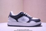 alo Yoga Recovery Mode 人气单品 舒适简约防滑耐磨低帮休闲板鞋 #Alo Yoga于2007年创立于洛杉矶 意在传播有意识的运动 同时激发