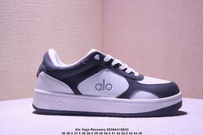 alo Yoga Recovery Mode 人气单品 舒适简约防滑耐磨低帮休闲板鞋 #Alo Yoga于2007年创立于洛杉矶 意在传播有意识的运动 同时激发