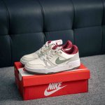 170 核心私 Nike Full Force Low 米绿红此款鞋采用近几年比较流行的版型设计，外观时尚大气。鞋底采用耐磨的材质，穿上它，让您在平时生活和工作