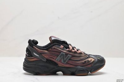 公司级新百伦new Balance 1000 系列低帮复古老爹风休闲运动跑步鞋 New Balance 在不同配色上其鞋面材质呈现不同感觉，无论是运动风抑或是高