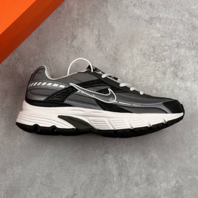 本地 核心私 Nike耐克Initiator Running创始者系列复古老爹休闲运动舒适跑鞋 在 Ins 爆红的 Nike Initiator 跑鞋，作为一双