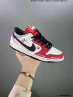 公司级耐克nike Dunk Low 板鞋 Sb系列 经典百搭休闲运动板鞋加厚鞋舌的填充，使舒适性大大提升，同时也更方便穿脱中底部分则加入了脚感柔软舒适zoom