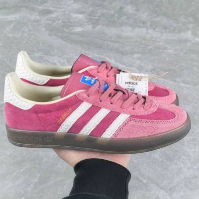210 放店私 私人订单Adidas Originals Gazelle 草莓熊 全码现货入库！原厂可对比正品参考！原厂工艺！市场口碑爆棚产品！品控无敌 ！外贸
