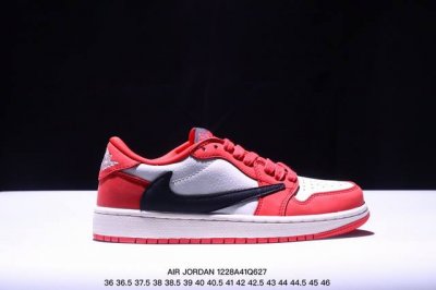 乔丹一代 Air Jordan 1 乔1 低帮aj1倒勾系列 运动鞋复古休闲篮球鞋 提高了与足部的贴合度，给人不一样的穿着体验。鞋底的平稳支撑，让你在运动中随意