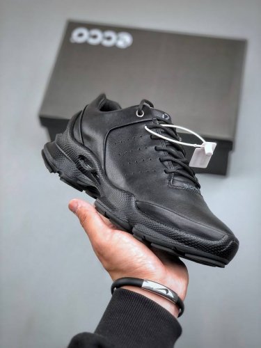 Ecco 2024爱步 15周年经典 #经典和现代工艺品质融合 精选小牛皮面料 百搭休闲老爹鞋 舒适性相当不错 版型楦型非常到位上脚 专柜热销款 独有鞋型设计